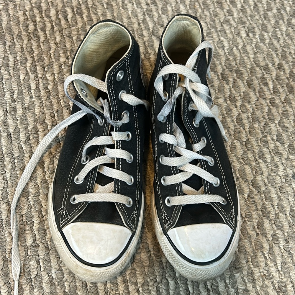 black converse. size 3